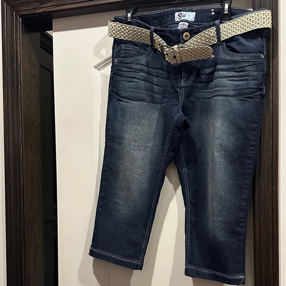 SO Women's Dark Blue Cropped Jeans with Patterned Belt